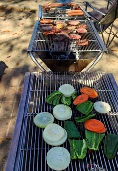 フェンス, 屋外, 金属, 食品 が含まれている画像
AI 生成コンテンツは誤りを含む可能性があります。